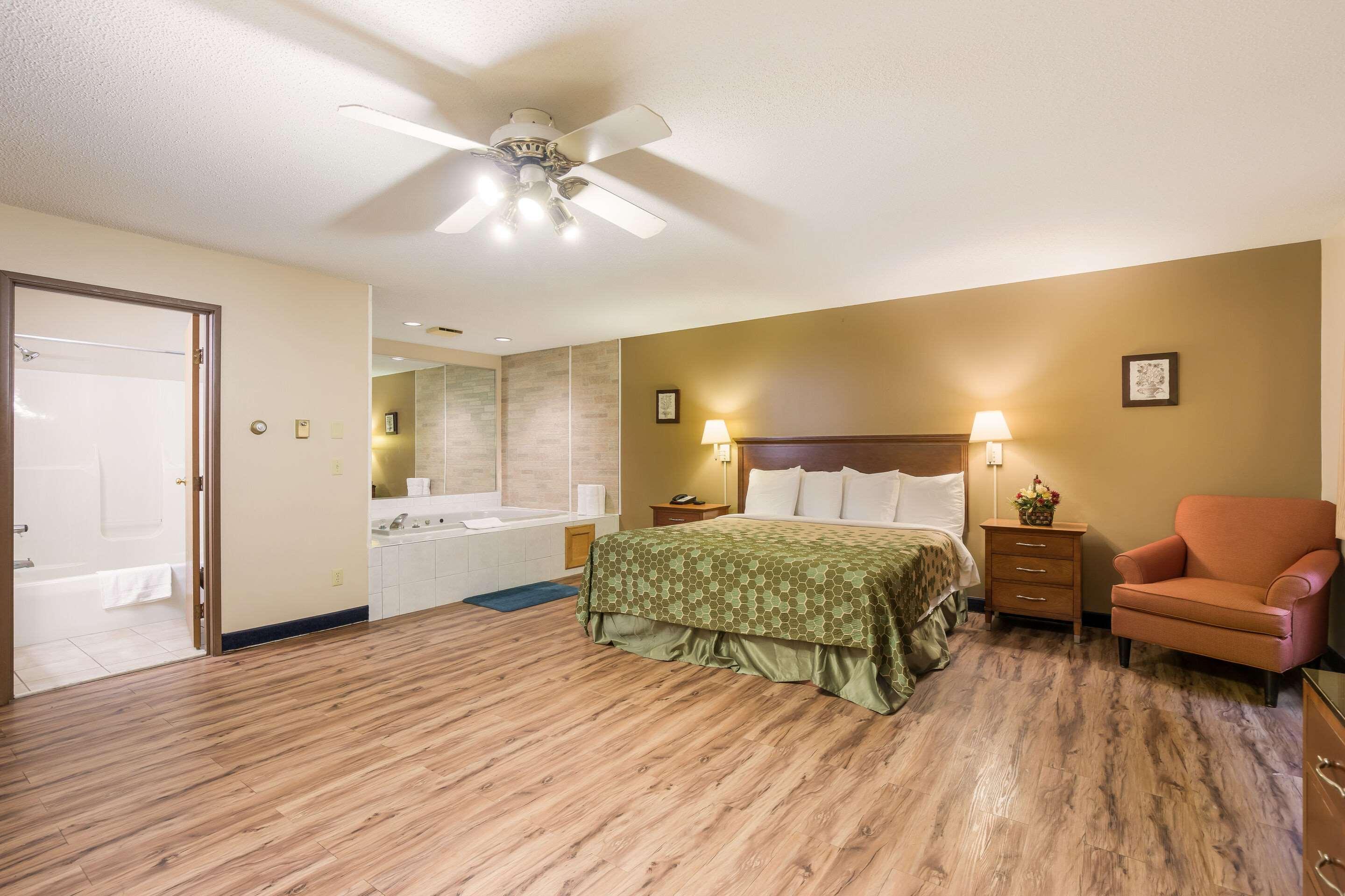 Econo Lodge Lake Mills Eksteriør billede